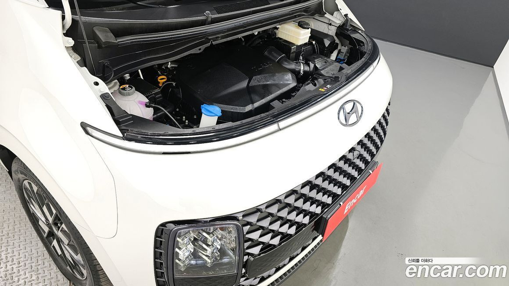 Hyundai Staria 4WD Lounge 7-и местный (06.2023)