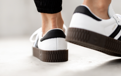 Женские кроссовки Adidas Originals Sambarose WMNS 'White Black Gum' AQ1134