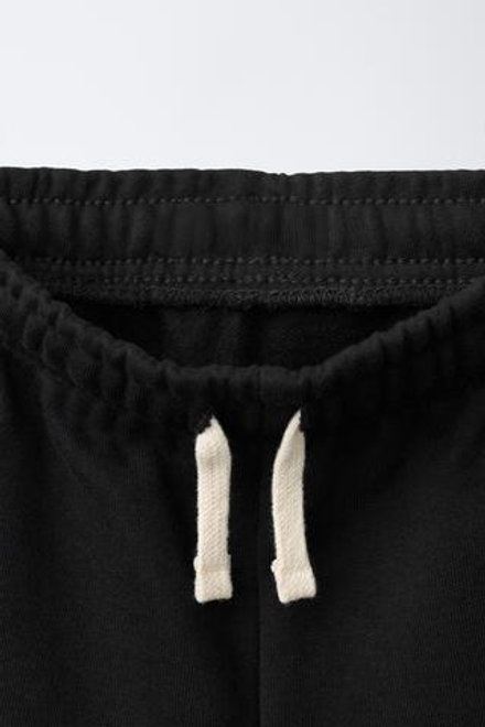 ZARA ОДНОТОННЫЕ БРЮКИ-ДЖОГГЕРЫ С НАШИВКОЙ, ЧЕРНЫЙ