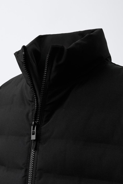 ZARA СТЕГАНАЯ КУРТКА С НЕОПРЕНОВЫМИ РУКАВАМИ, ЧЕРНЫЙ