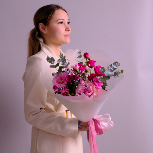 Купить Яркий букет с герберами и пионовидными розами #748