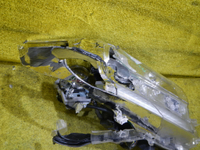 Битая Фара правая Toyota Land Cruiser 200 (2015-2021) LED