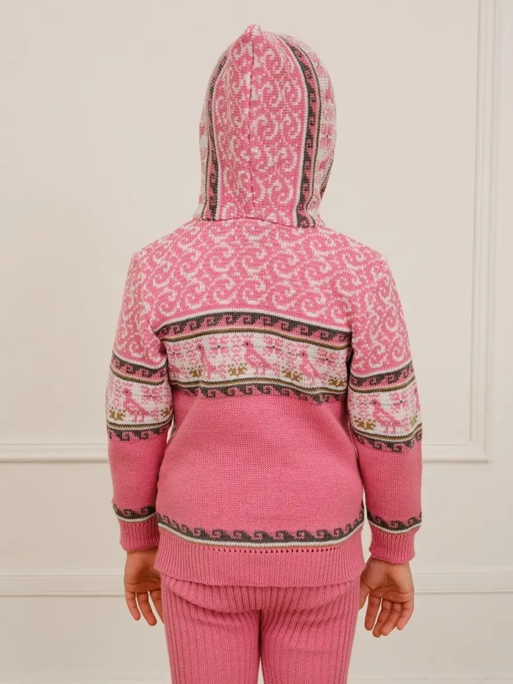 Кофта вязаная с капюшоном