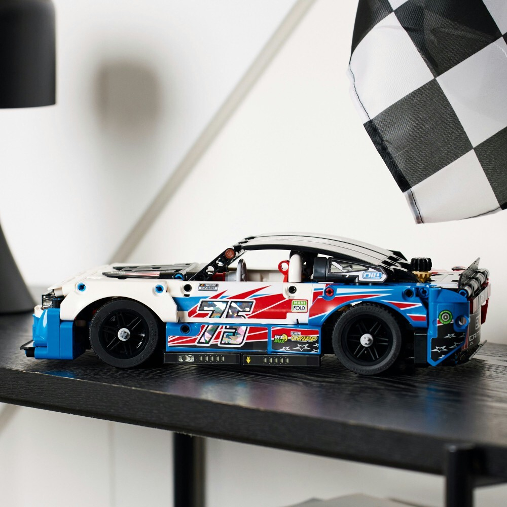LEGO Technic - Новый Chevrolet Camaro ZL1 из серии NASCAR 42153