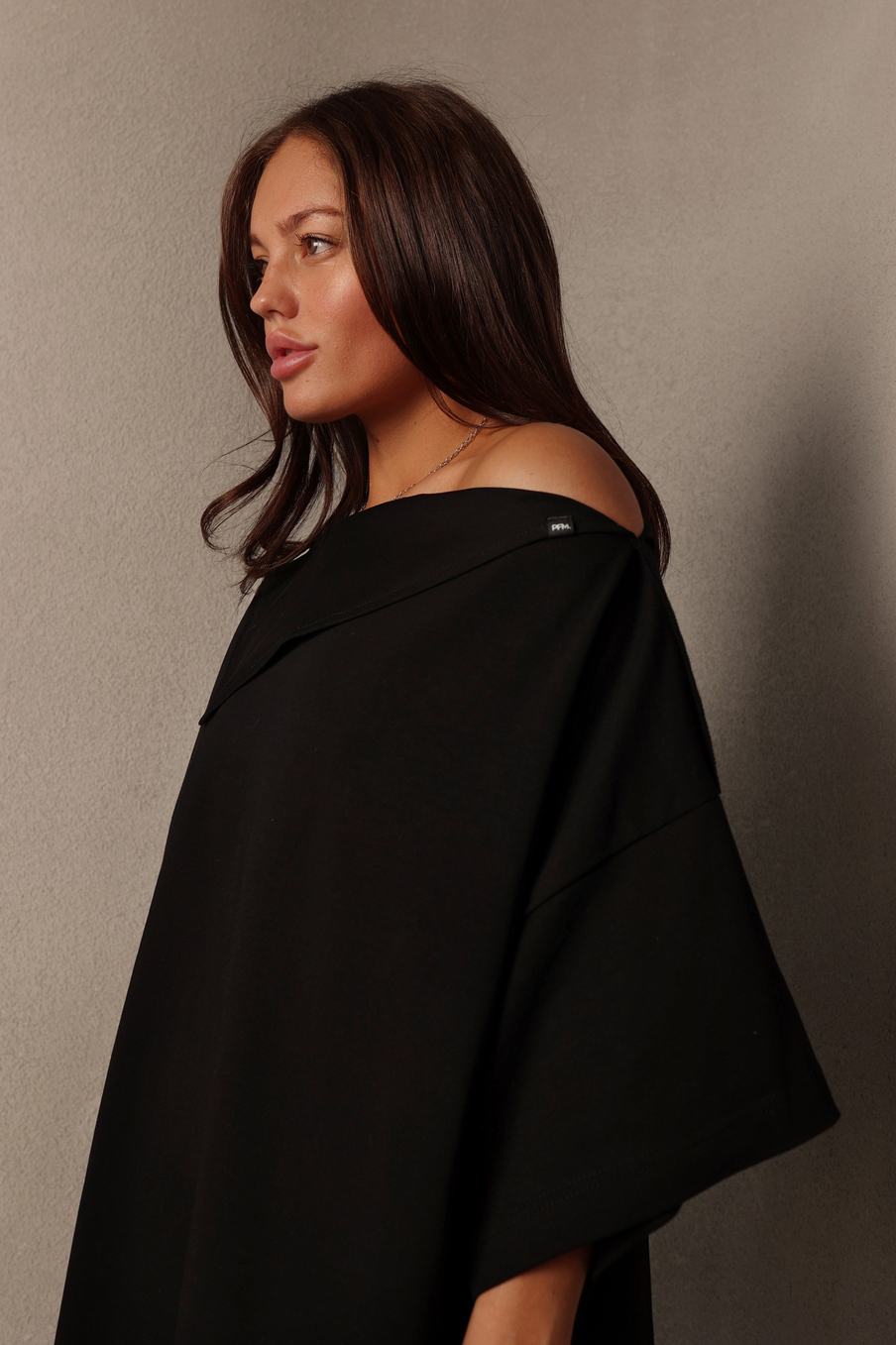 Футболка с отложным уголком