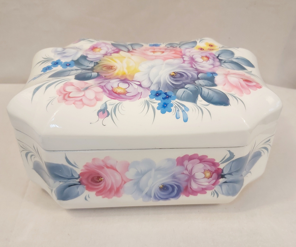 Шкатулка "Цветы на белом" с жостовской росписью