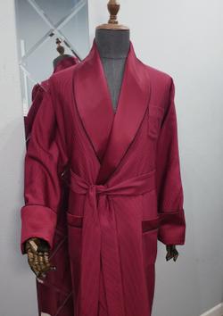 Халат из облегченного жаккарда с атласными бортами