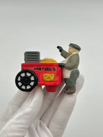 Фигурка Продавец претцелей Department 56