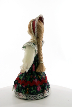 Кукла сувенирная фарфоровая. Россия. Девочка в цветном сарафане (стилизация).