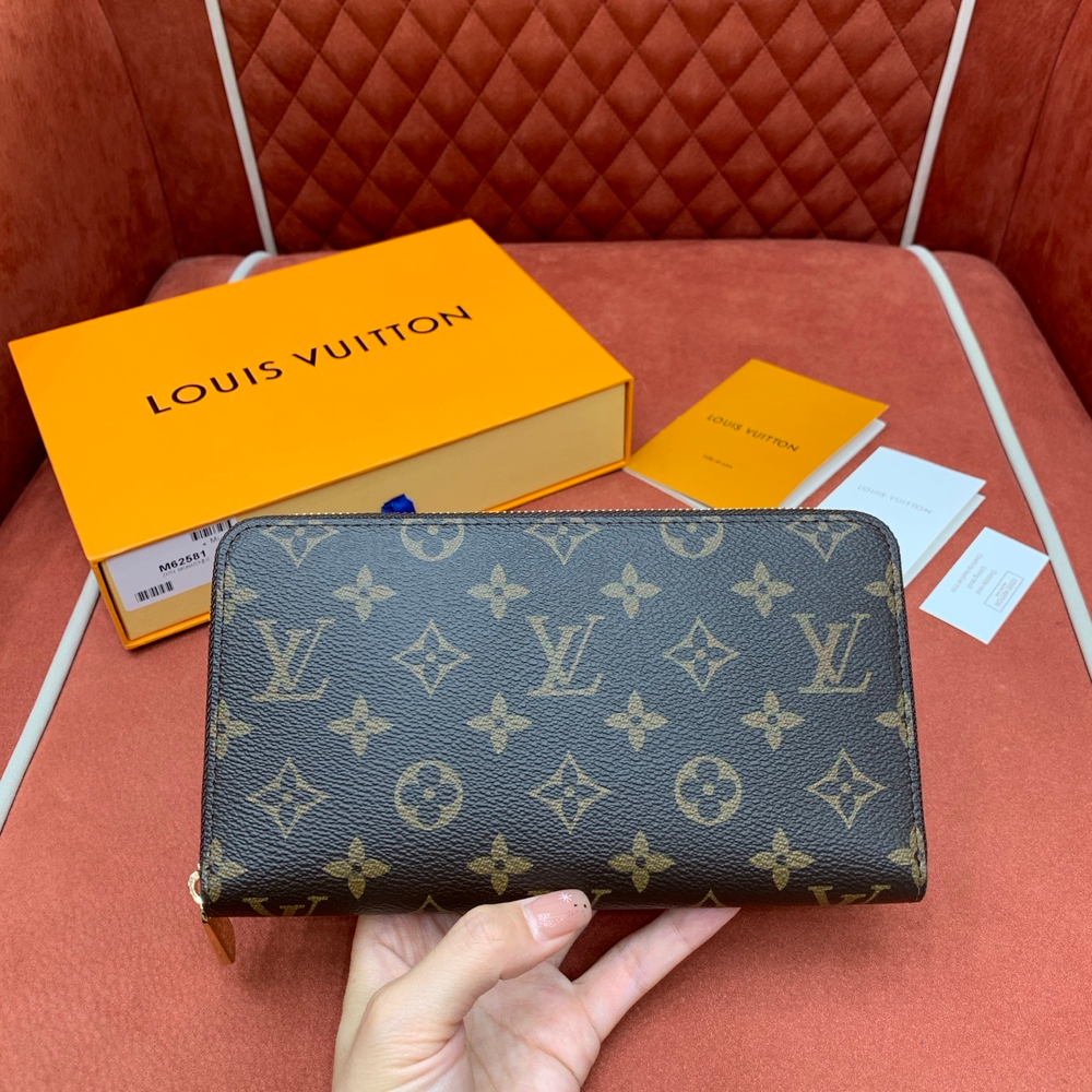 Louis Vuitton Zippy Organizer