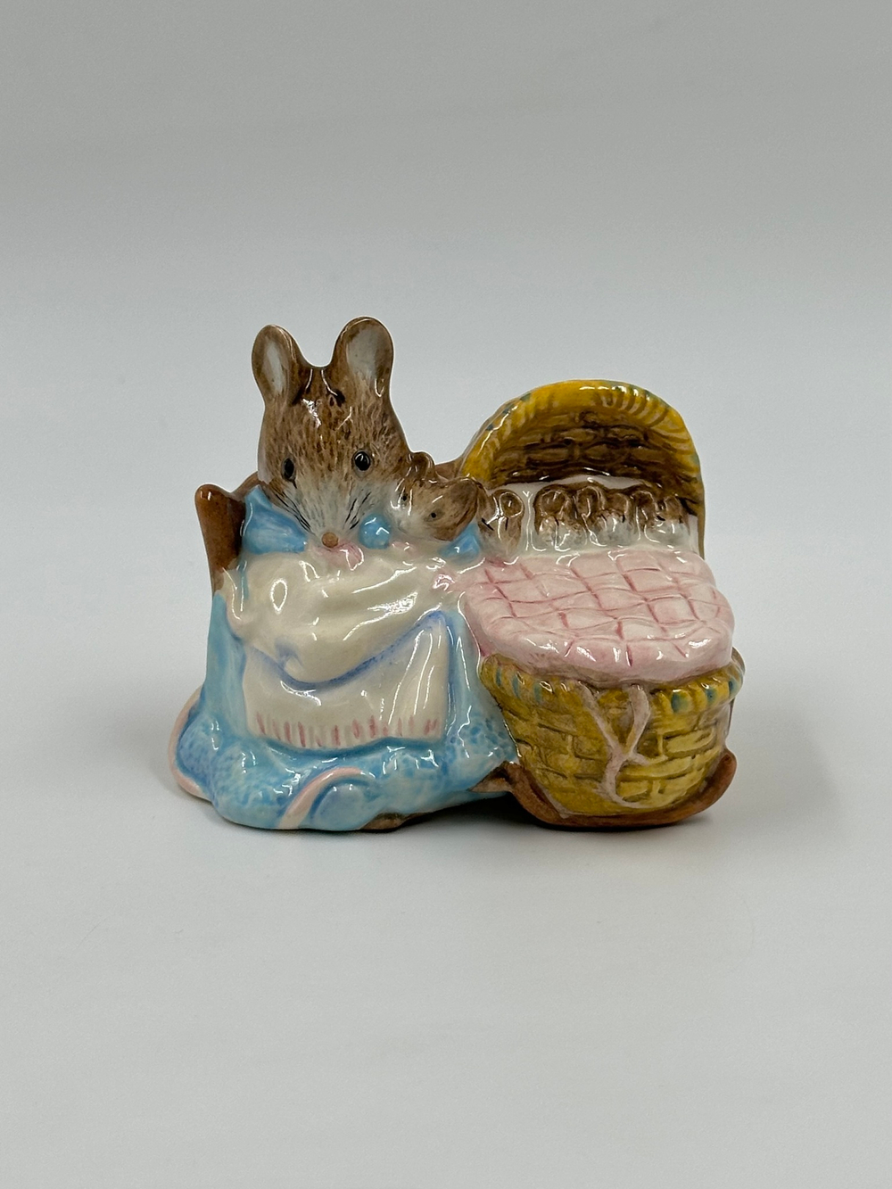 Статуэтка Мышь с мышатами Beatrix Potter Royal Doulton