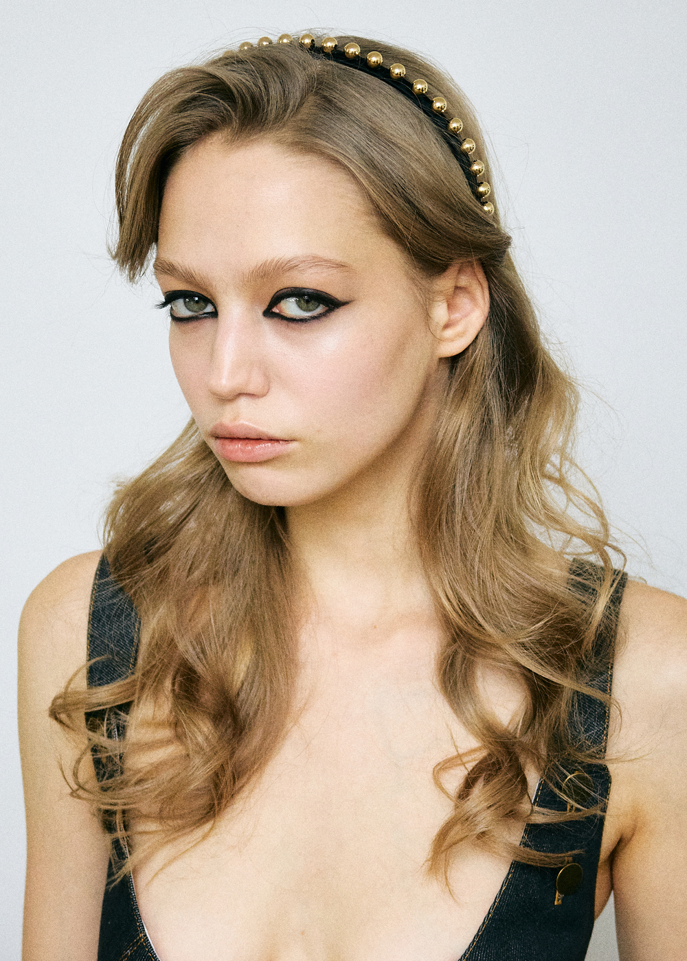 Ободок с мелкими золотыми шарами