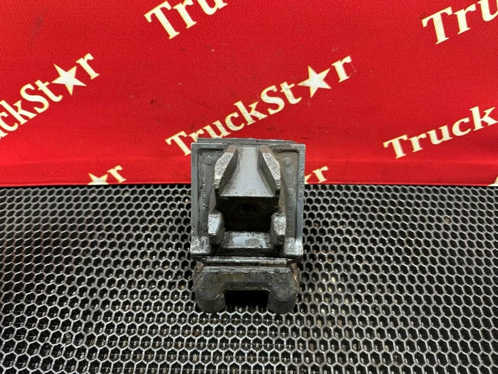 Подушка двигателя передняя