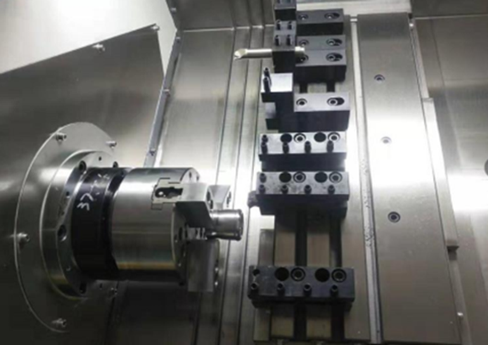 Горизонтальный токарный станок «HIRUNG» Е45