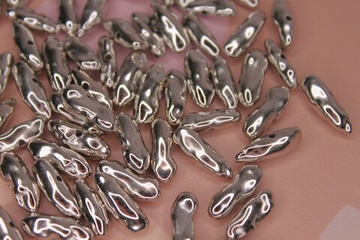 Бусина акрил длинная 15х5 мм