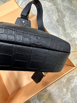 Сумка-слинг Louis Vuitton из кожи крокодила