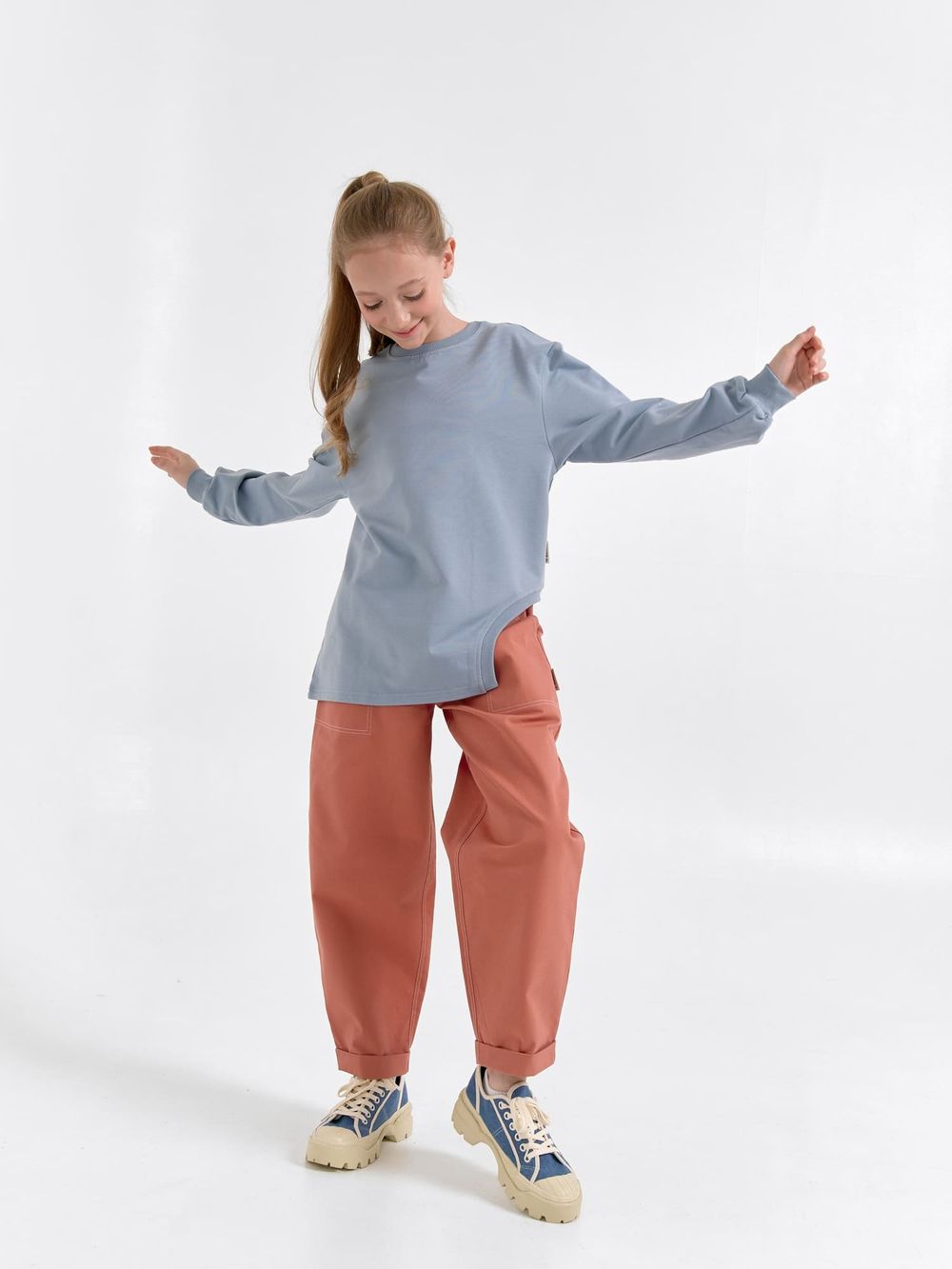 Свитшот облегченный "Дымка" с фигурным вырезом 7+