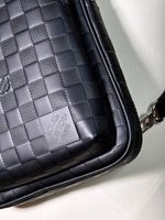 Сумка- слинг Louis Vuitton