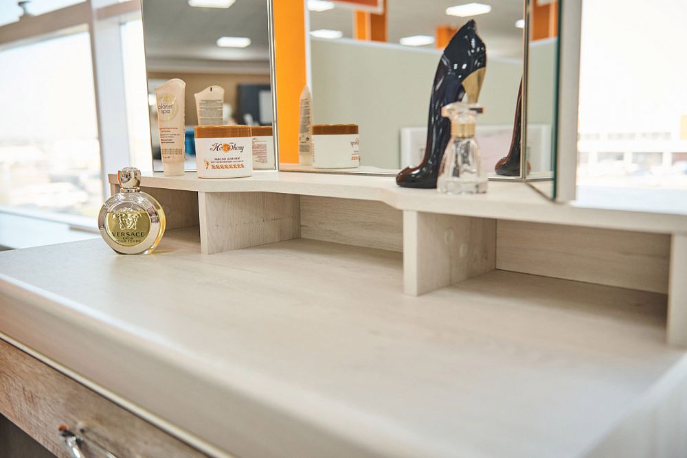 Мартина Стол макияжный