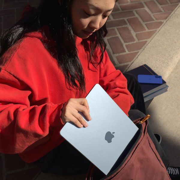 Ноутбук Apple MacBook Air 15 2025 Z1H0000BG (M4 10-Core, GPU 10-Core, 32 ГБ , 1 ТБ ), серебристый