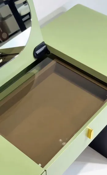 Туалетный столик с зеркалом и ящиками 4834