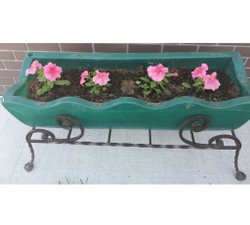 Садовый цветник ящик на подставке узор