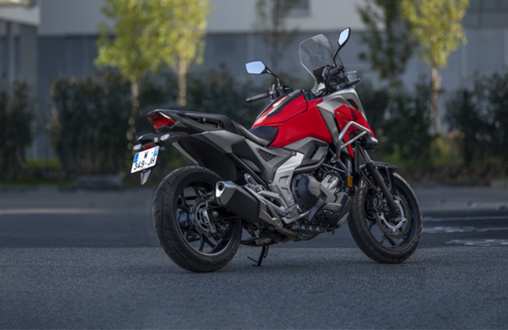 Мотоцикл Honda NC750XDS J красный