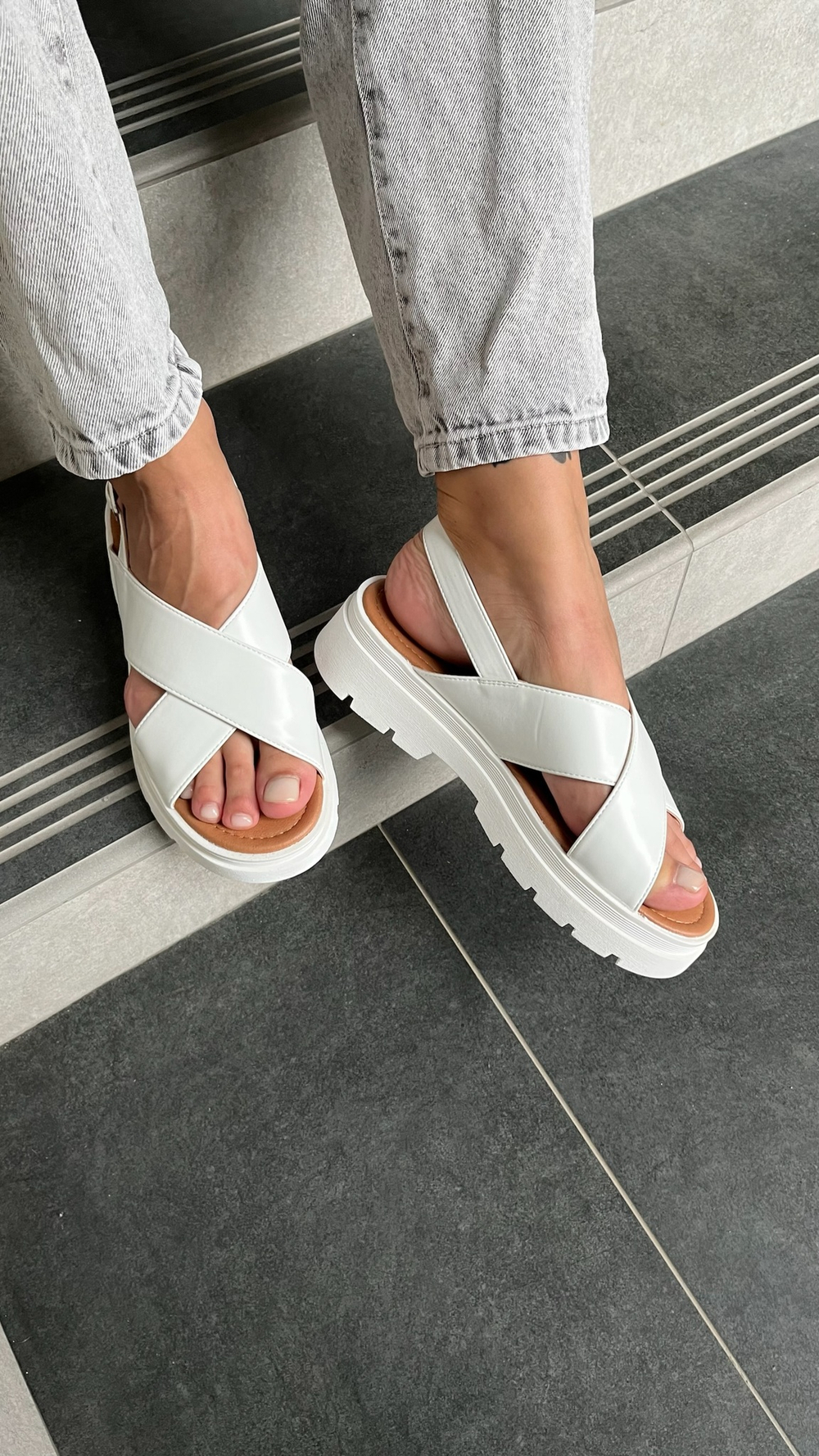 Сандалии Белые