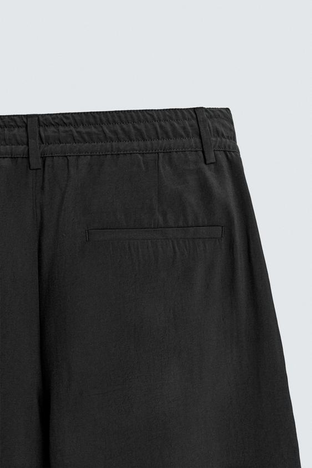 ZARA СТРУЯЩИЕСЯ БРЮКИ СО СКЛАДКАМИ, ЧЕРНЫЙ