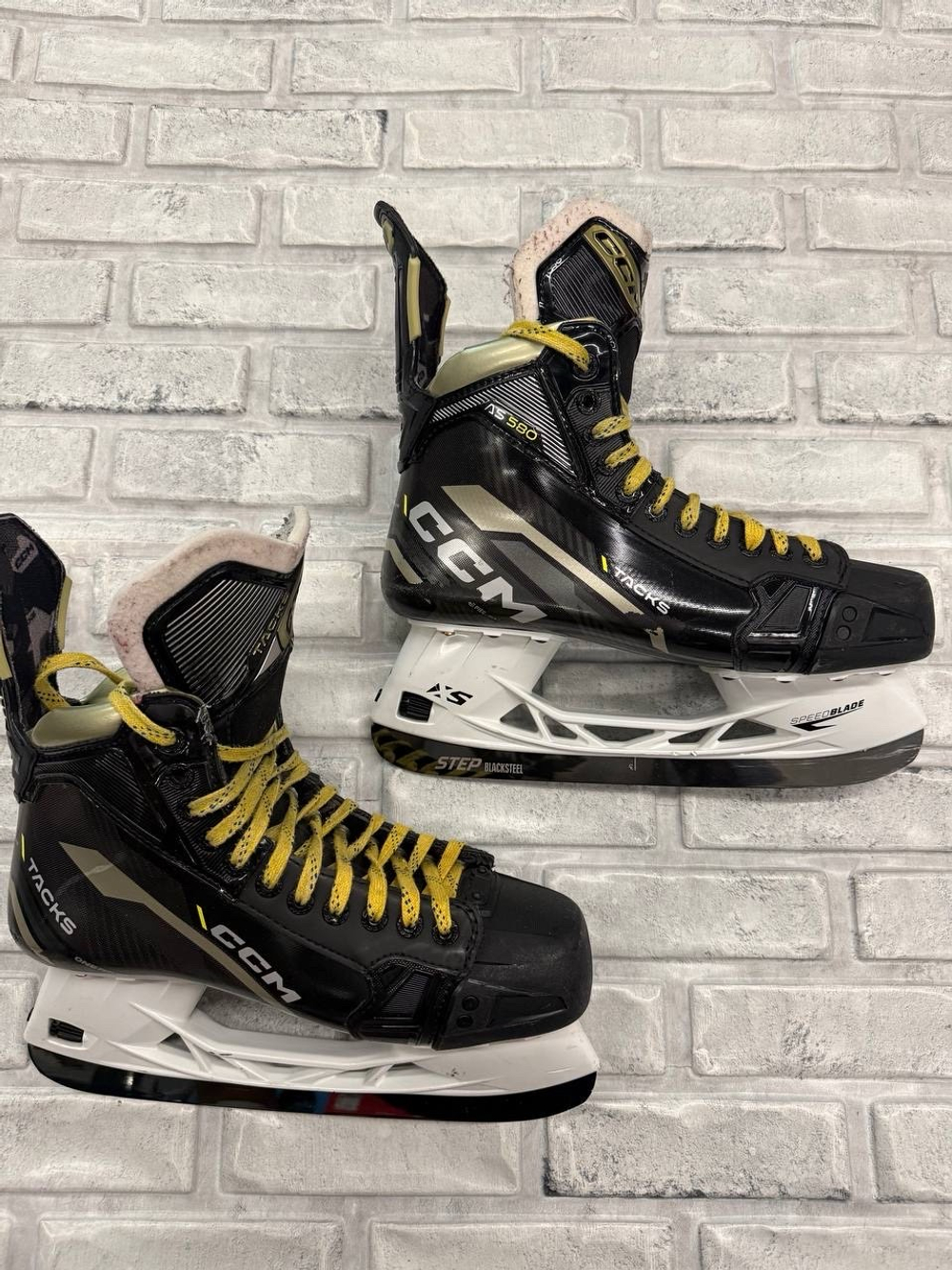 CCM tacks as 580 SR 9.5W (EUR 45)41900