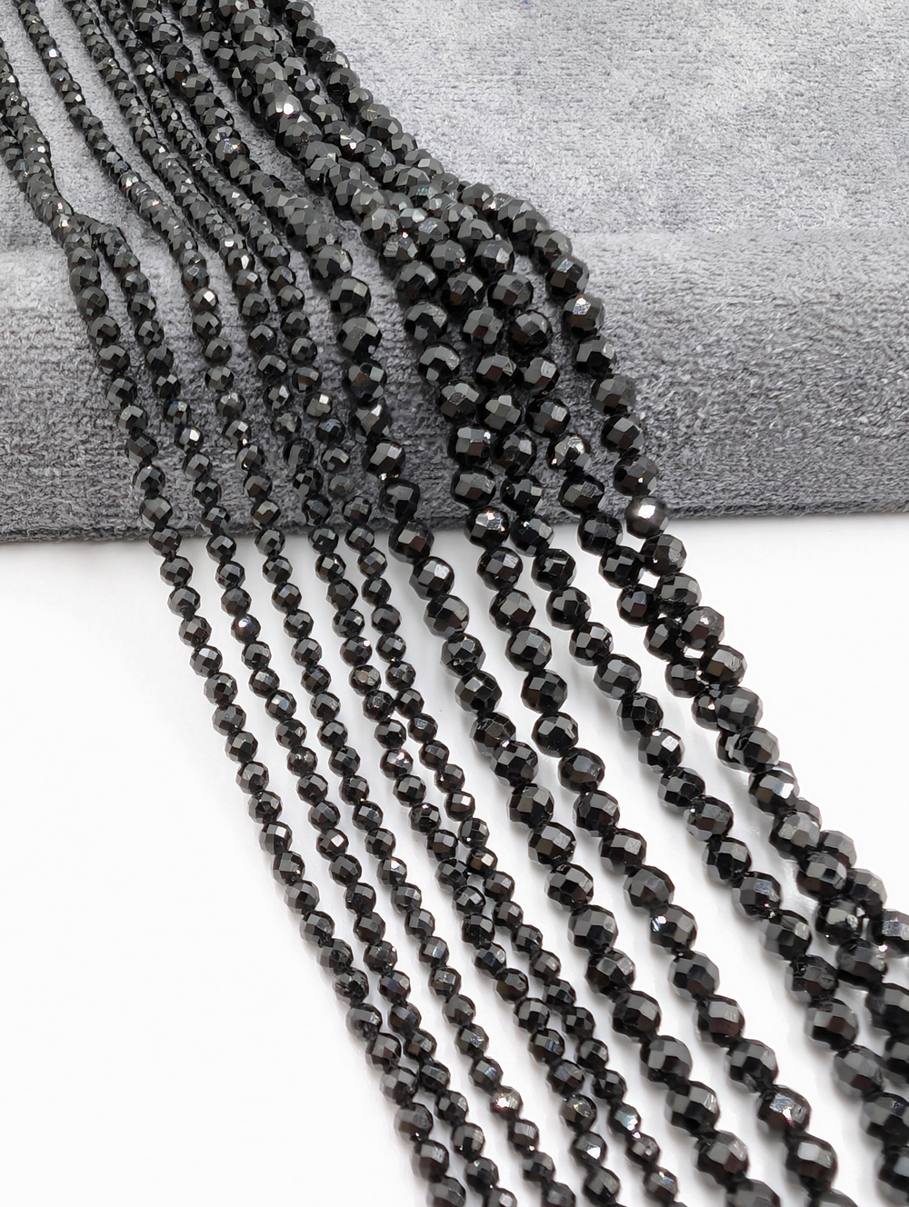 Шпинель черная натуральная, шар в огранке