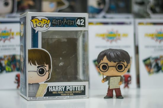 Фигурка Funko POP! Harry Potter S4 Harry Potter with Marauders Map (42) 14936 / Фигурка по мотивам фильма "Гарри Поттер", Гарри Поттер с картой Мародеров