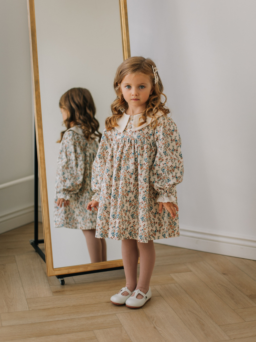 Платье с воротником в цветочек, Молоко