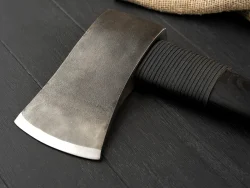 Валочный кованый топор, рукоять черный мореный ясень