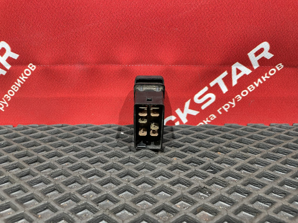 Кнопка люка