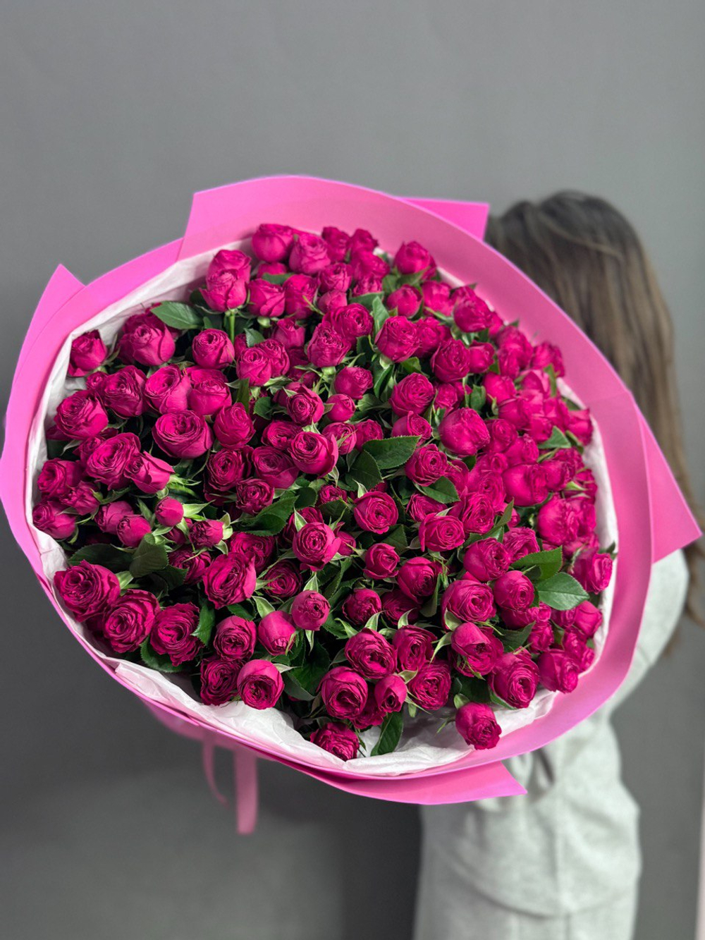 Букет-Гигант с кустовыми пионовидными розами сорта "Дима Бомбастик"