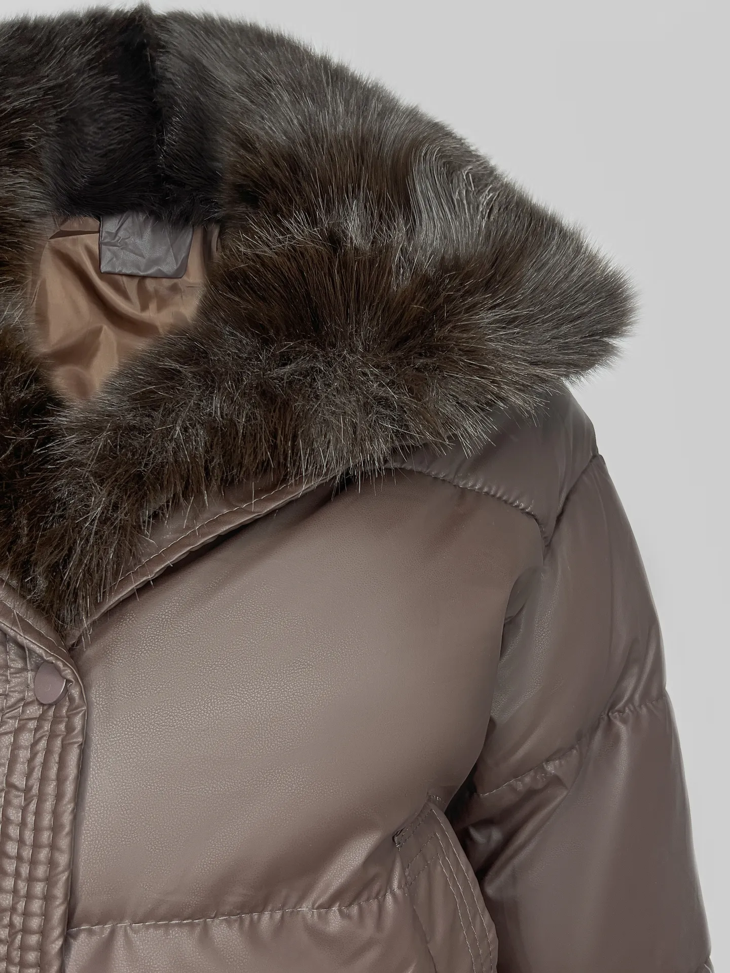 Куртка CLASSIC SIX 8203-A однотонная укороченная с отстегивающимся меховым воротником