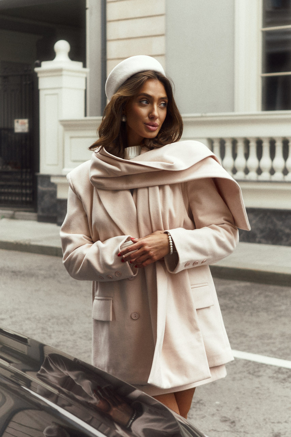 Пальто-пиджак с юбкой в молочно-бежевом цвете