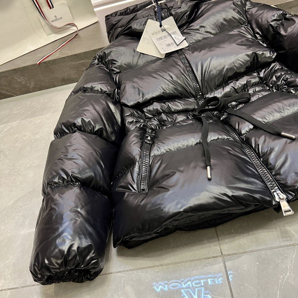 Пуховик Moncler
