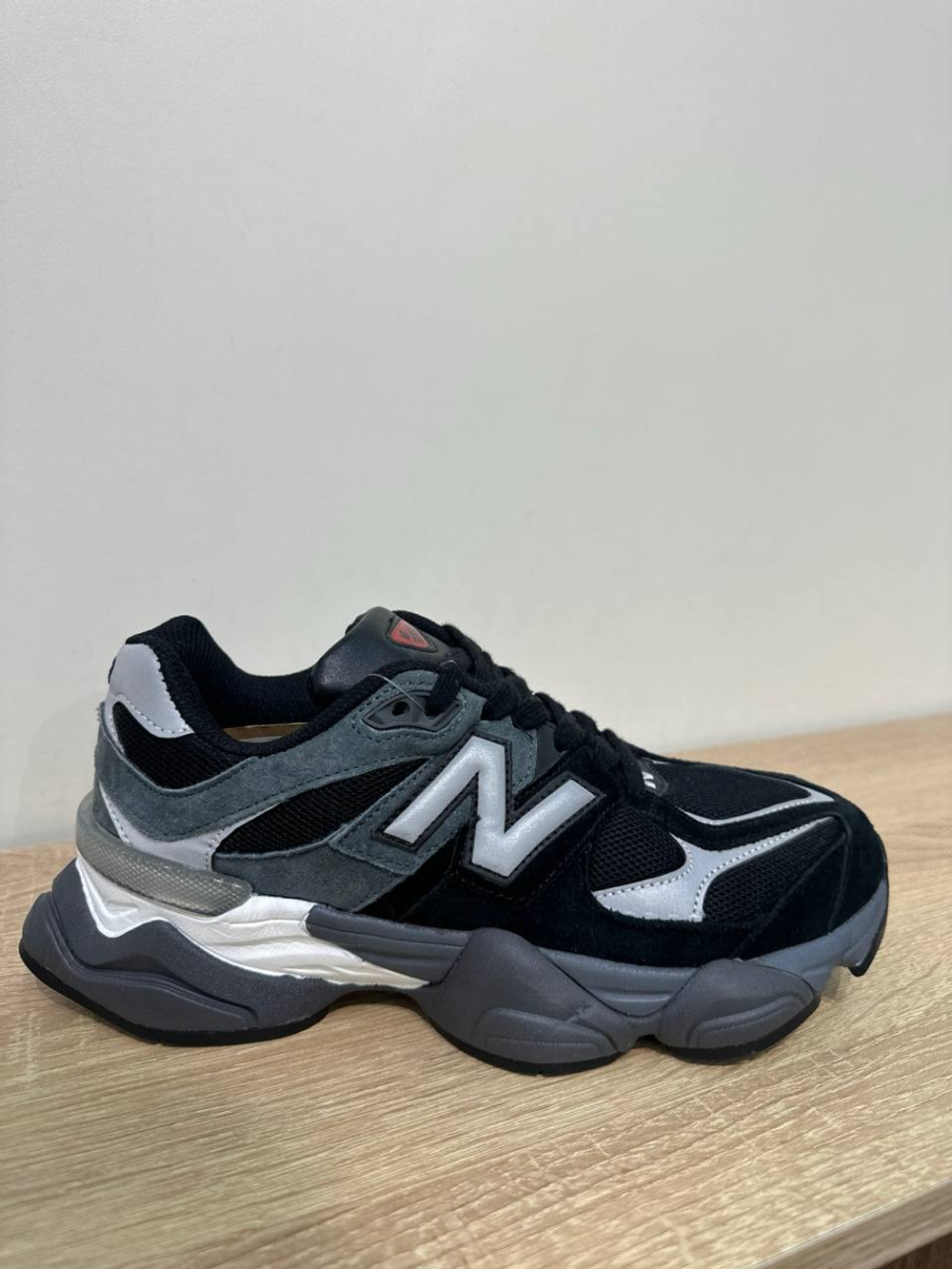 Кроссовки из натуральной замши