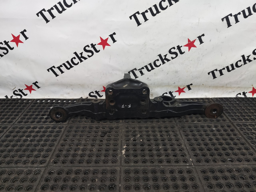 Кронштейн пневморессоры задний правый 2023г