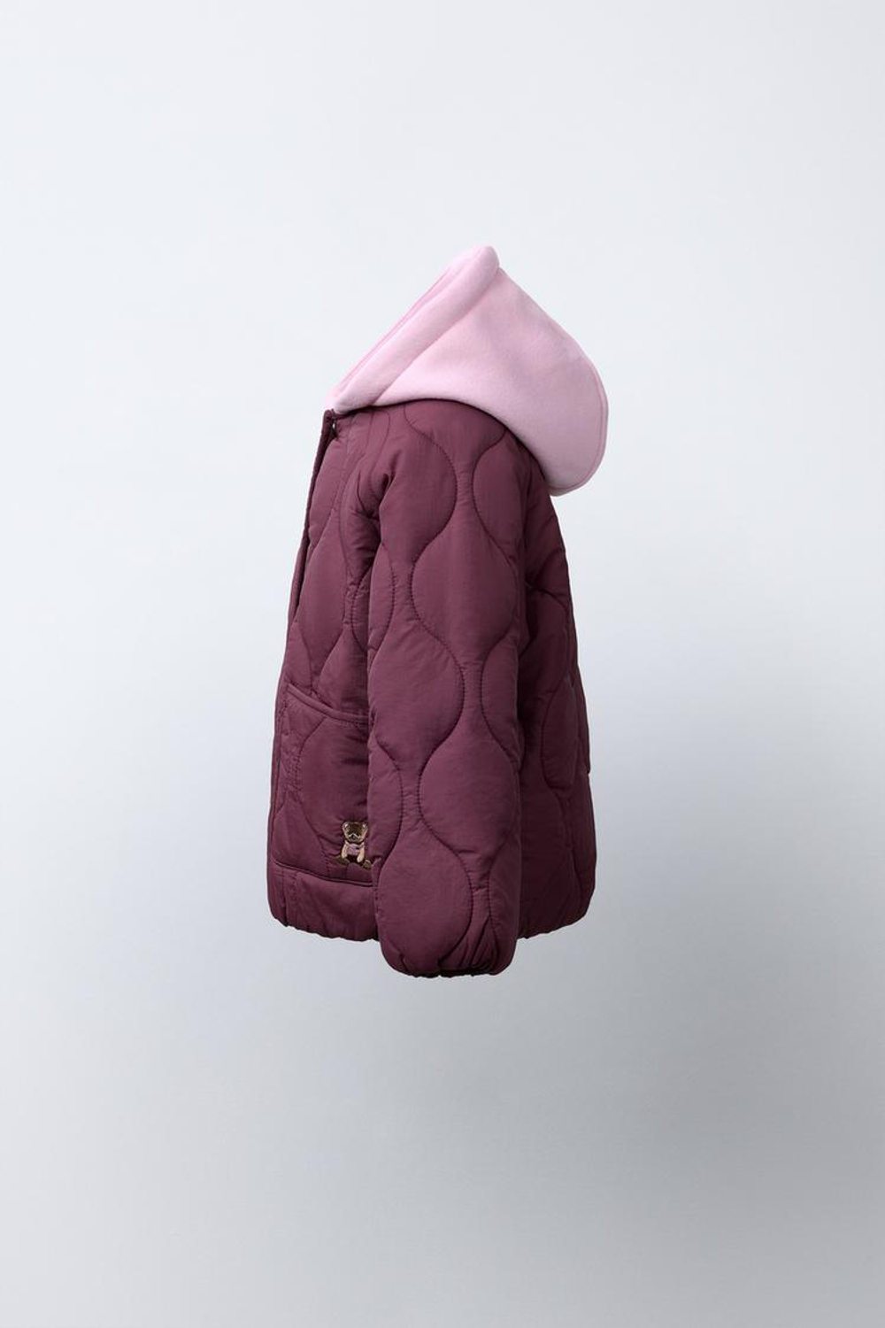 ZARA СТЕГАНАЯ КУРТКА С КАПЮШОНОМ И ВЫШИВКОЙ В ВИДЕ МЕДВЕЖОНКА, БУРГУНДИ