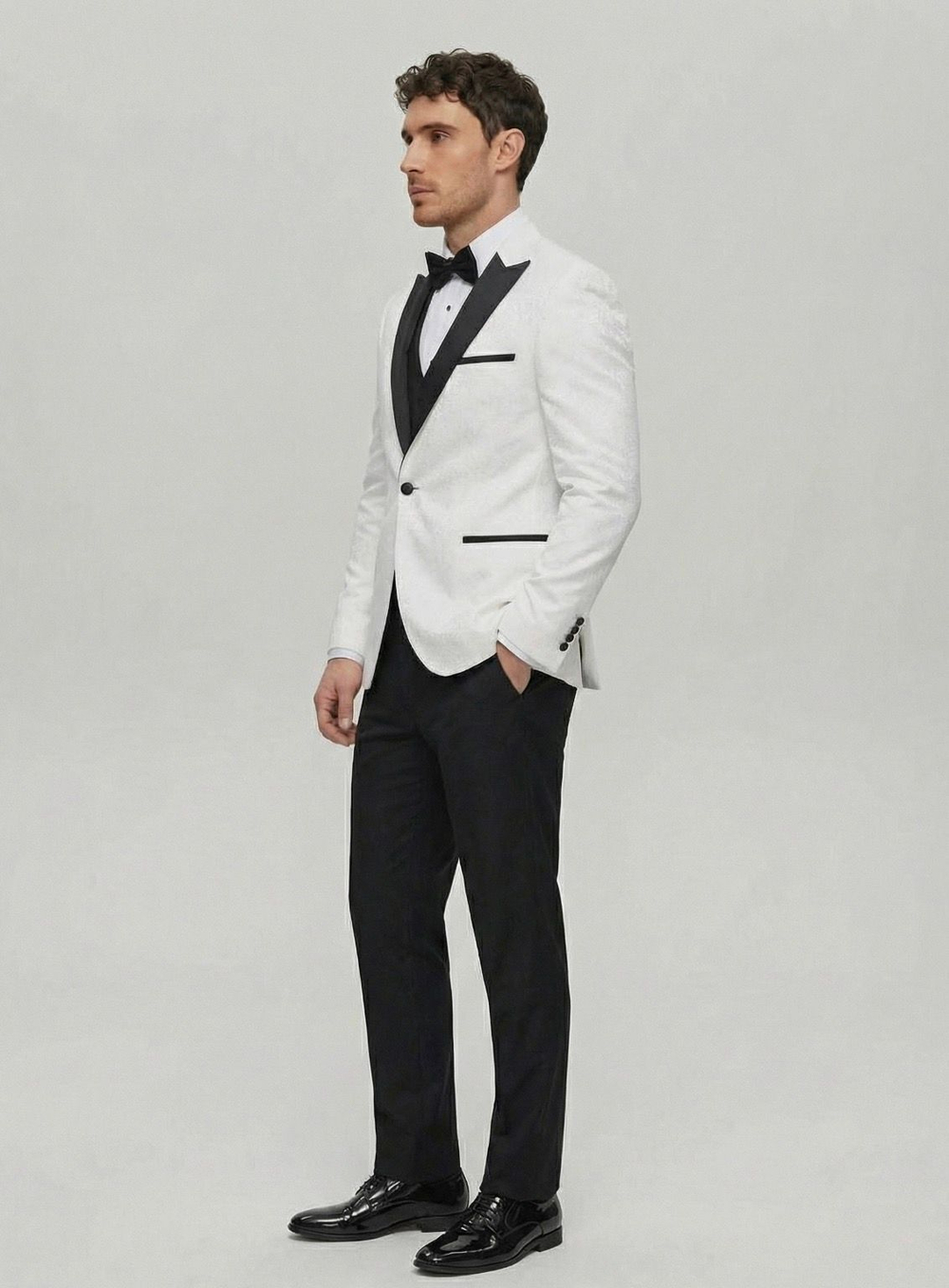 Мужской смокинг (белый) А54