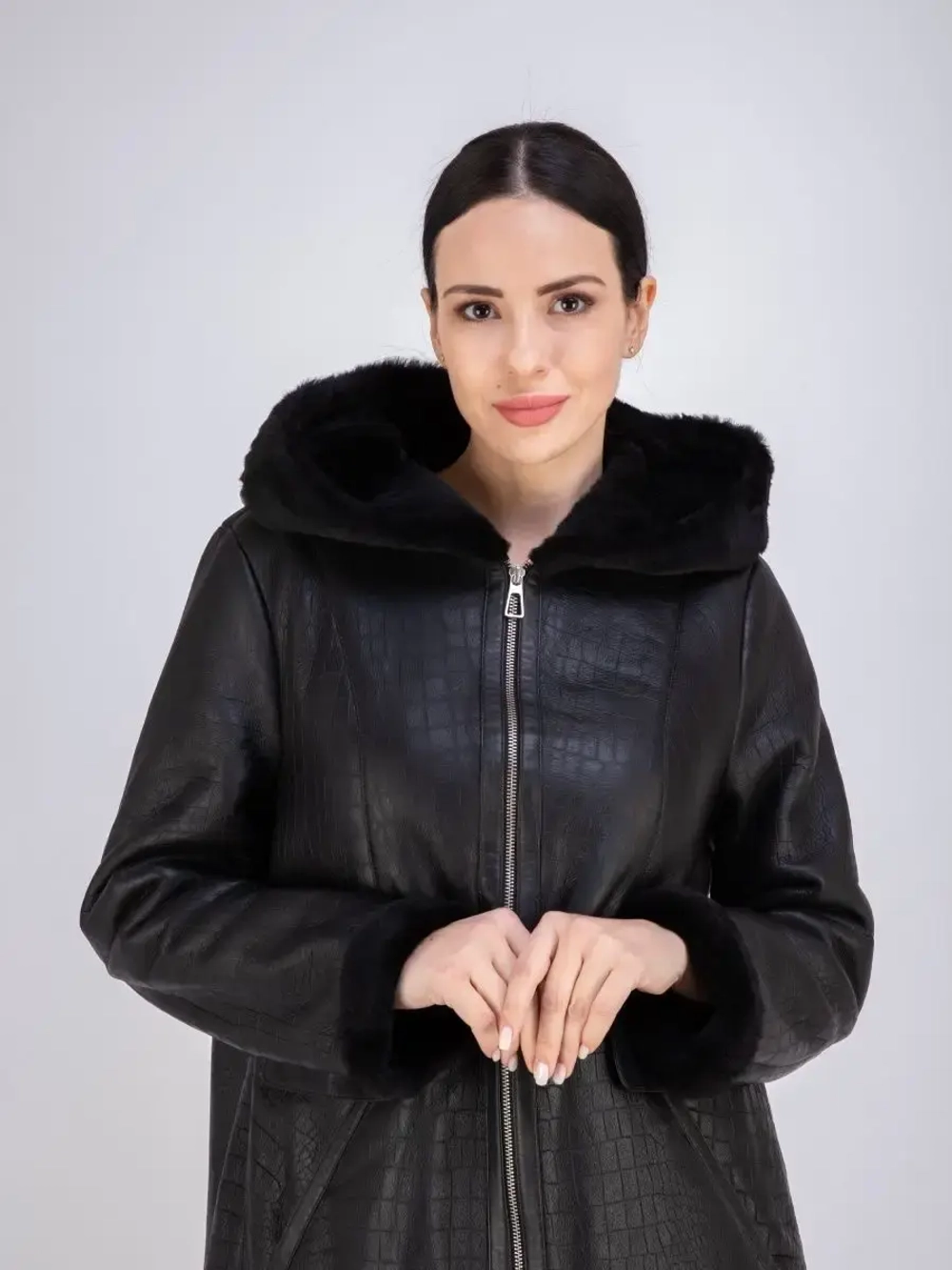 Дубленка зимняя натуральная с капюшоном