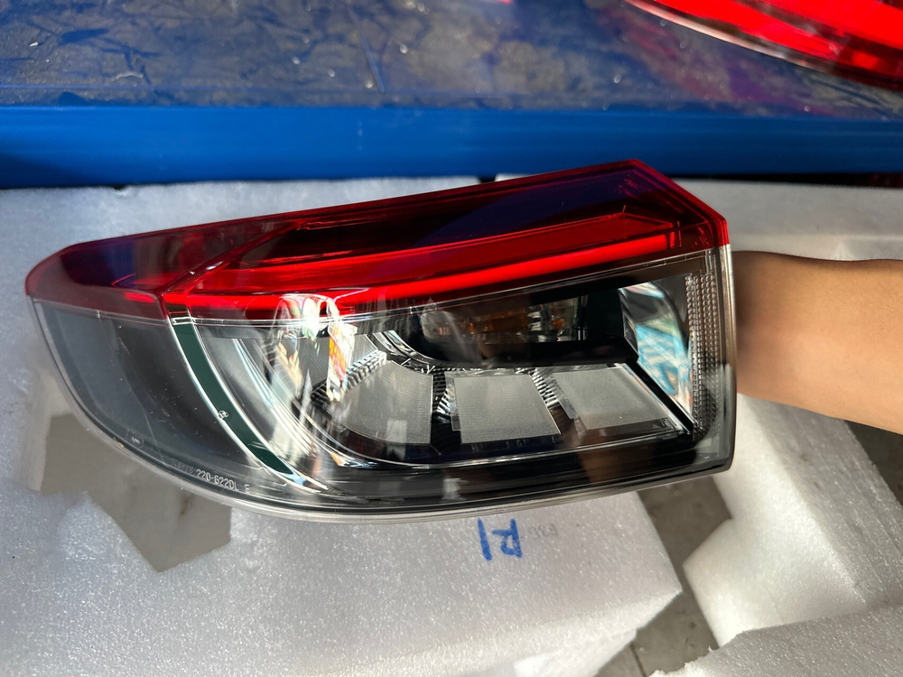 Задние фонари Honda e:NP1 (левый, правый, центральный) оригинал
