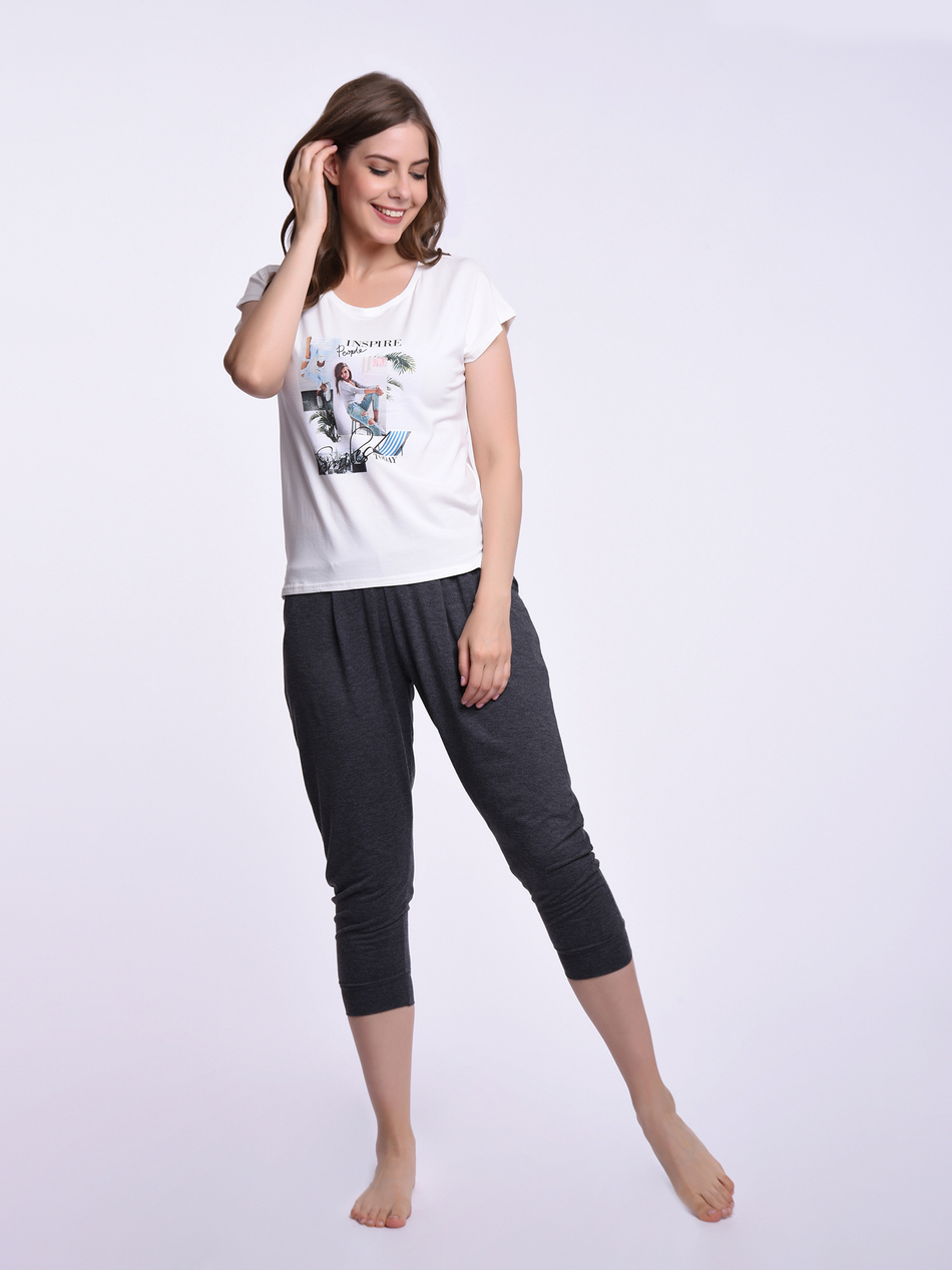Комплект женский(футболка+капри)