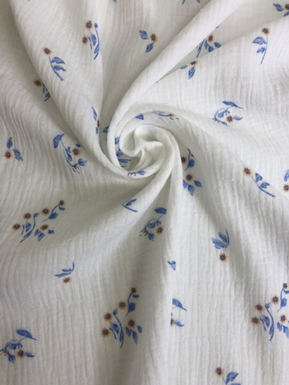 Муслин принт цветы голубые на молочном D91