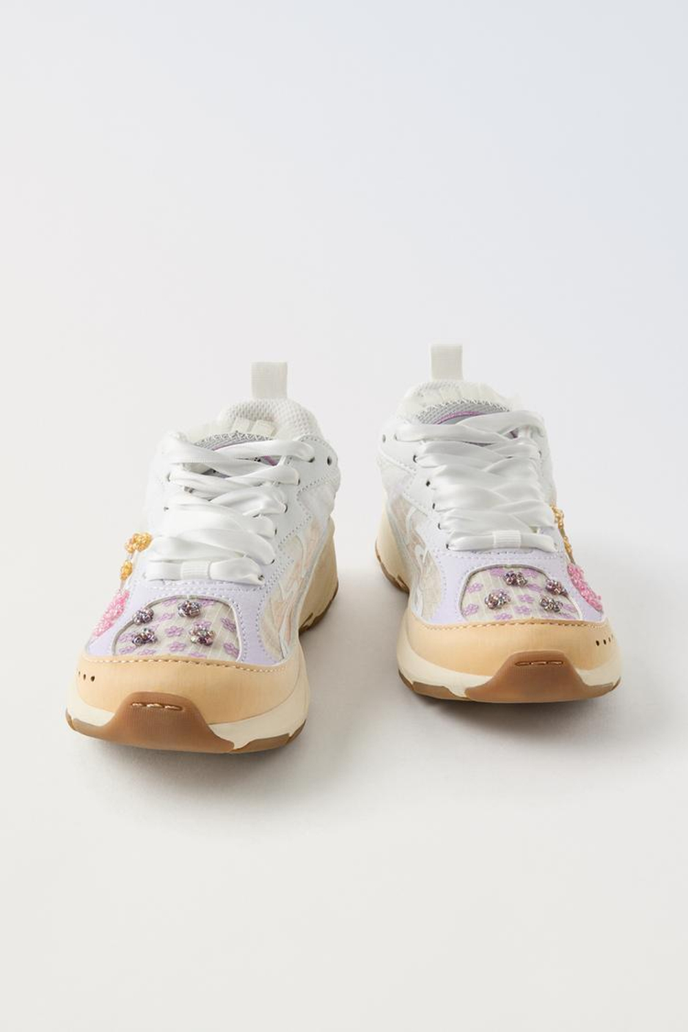 ZARA КРОССОВКИ С ЦВЕТОЧНЫМИ ДЕТАЛЯМИ, БЕЛЫЙ