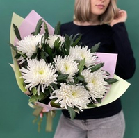 Flower bouquet of 7 single-headed chrysanthemums