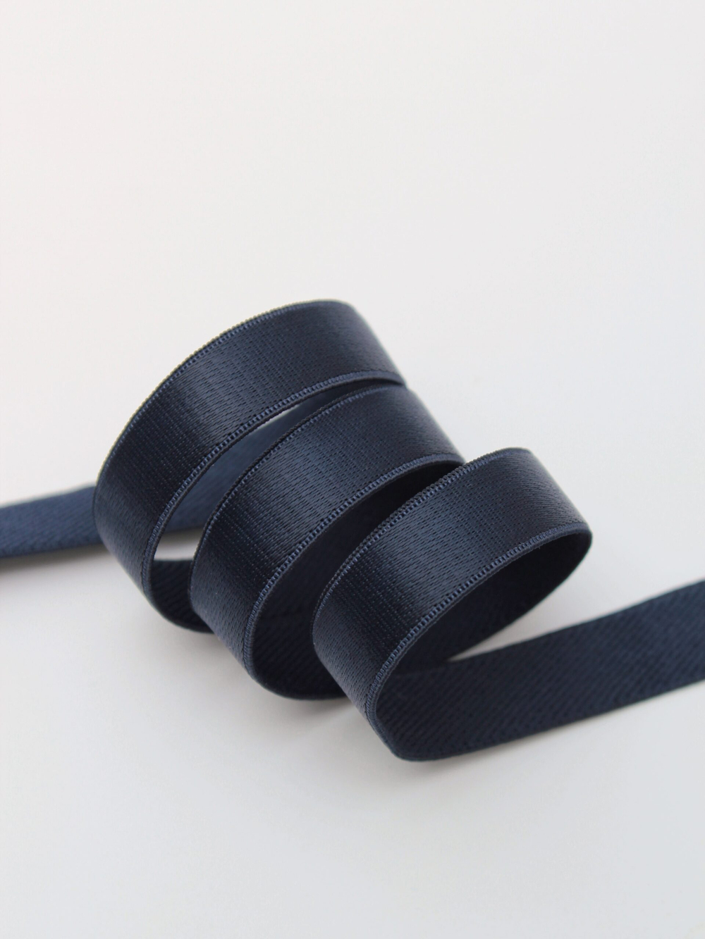 Резинка бретелечная темно-синяя матовая плотная ширина 10 мм